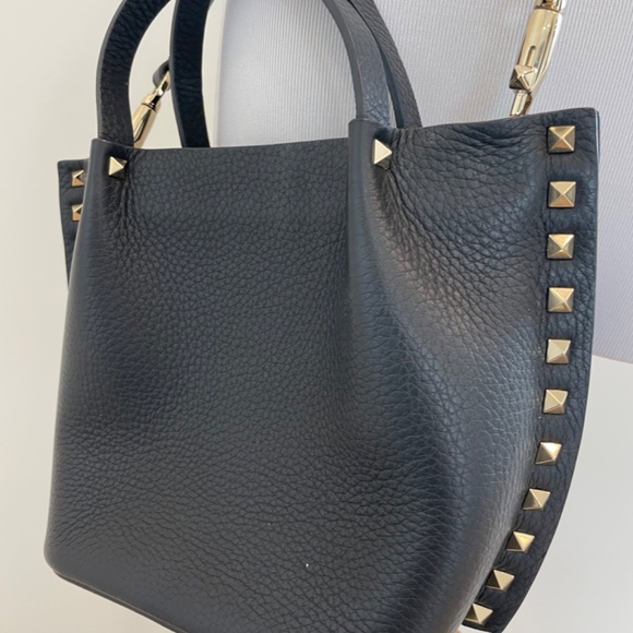 Valentino Rockstud Crossbody Bucket Bag -worn twice! - Picture 3 of 4